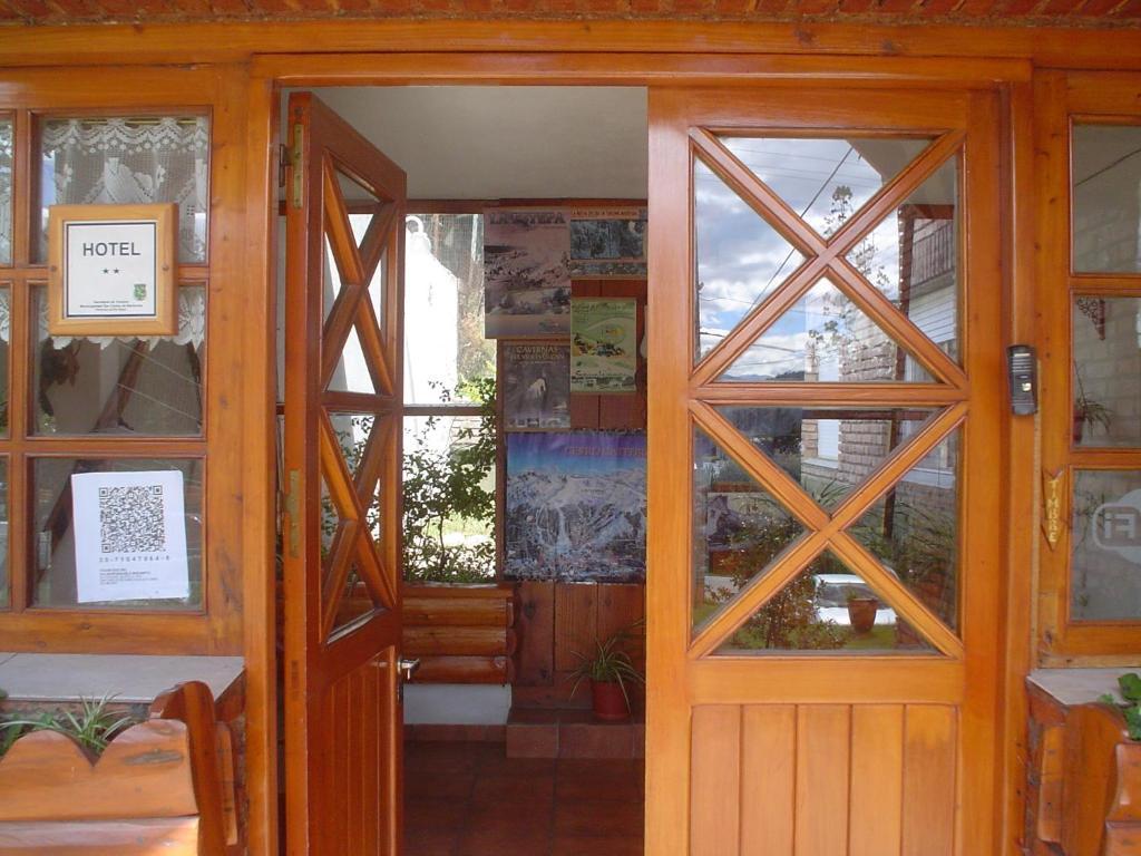 Hosteria Nuevo Pinar San Carlos de Bariloche Exterior photo